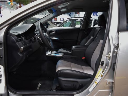 Used 2013 Toyota Camry SE image 15