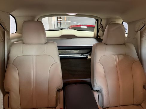 Used 2019 Lincoln MKT AWD image 9