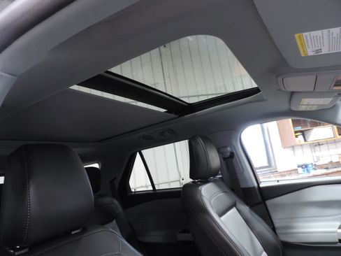 Used 2023 Ford Explorer XLT image 24