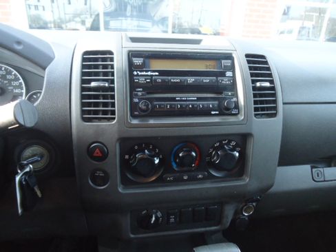 Used 2006 Nissan Frontier SE image 18