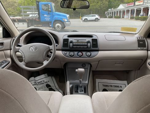 Used 2005 Toyota Camry LE FWD Sedan 2.4L 4-Cyl image 15
