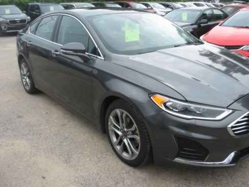 Used 2019 Ford Fusion SEL FWD image 3