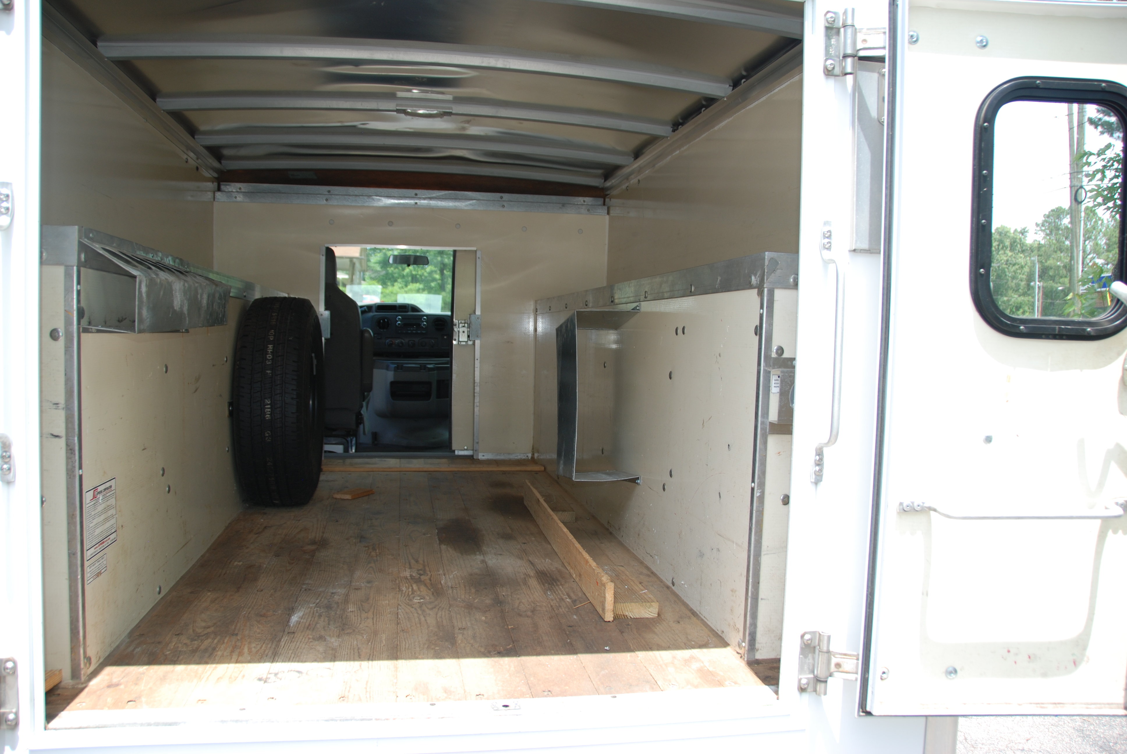 Used 2015 Ford E-350 and Econoline 350 Super Duty RWD image 15