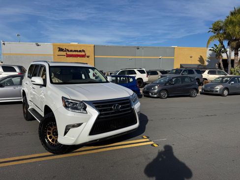 Used 2016 Lexus GX 460 image 1