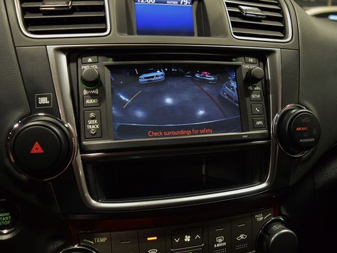 Used 2013 Toyota Highlander Limited FWD image 29