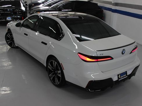 Used 2023 BMW i7 xDrive60 AWD/4WD image 12