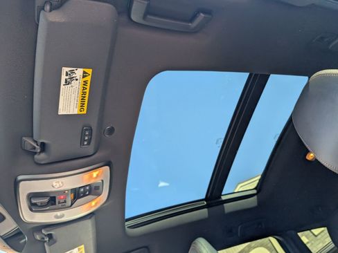 Used 2016 Volvo XC60 T5 Premier image 10