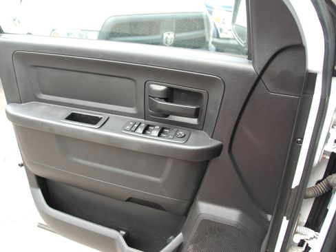 Used 2016 RAM 2500 ST image 18