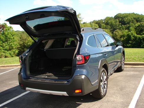 Used 2023 Subaru Outback Limited AWD/4WD image 8