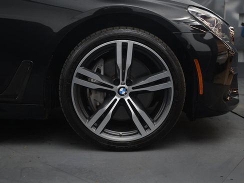 Used 2019 BMW 750i xDrive w/ Executive Package image 18