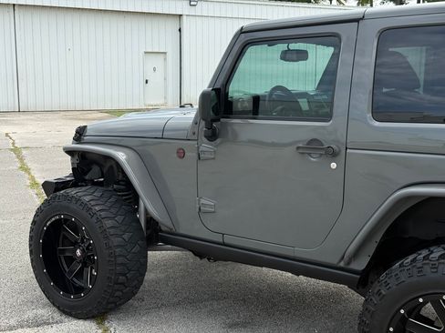 Used 2016 Jeep Wrangler 75th Anniversary AWD/4WD image 31
