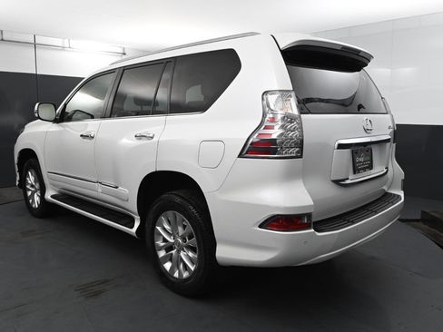 Used 2019 Lexus GX 460 Premium image 3