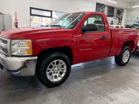 Used 2012 Chevrolet Silverado 1500 2WD Regular Cab image 2