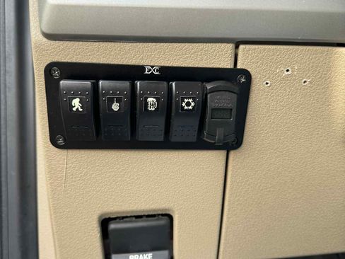 Used 2010 Ford F150 Lariat image 8