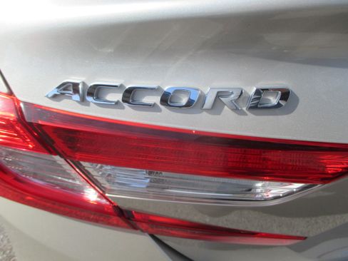 Used 2018 Honda Accord LX image 10