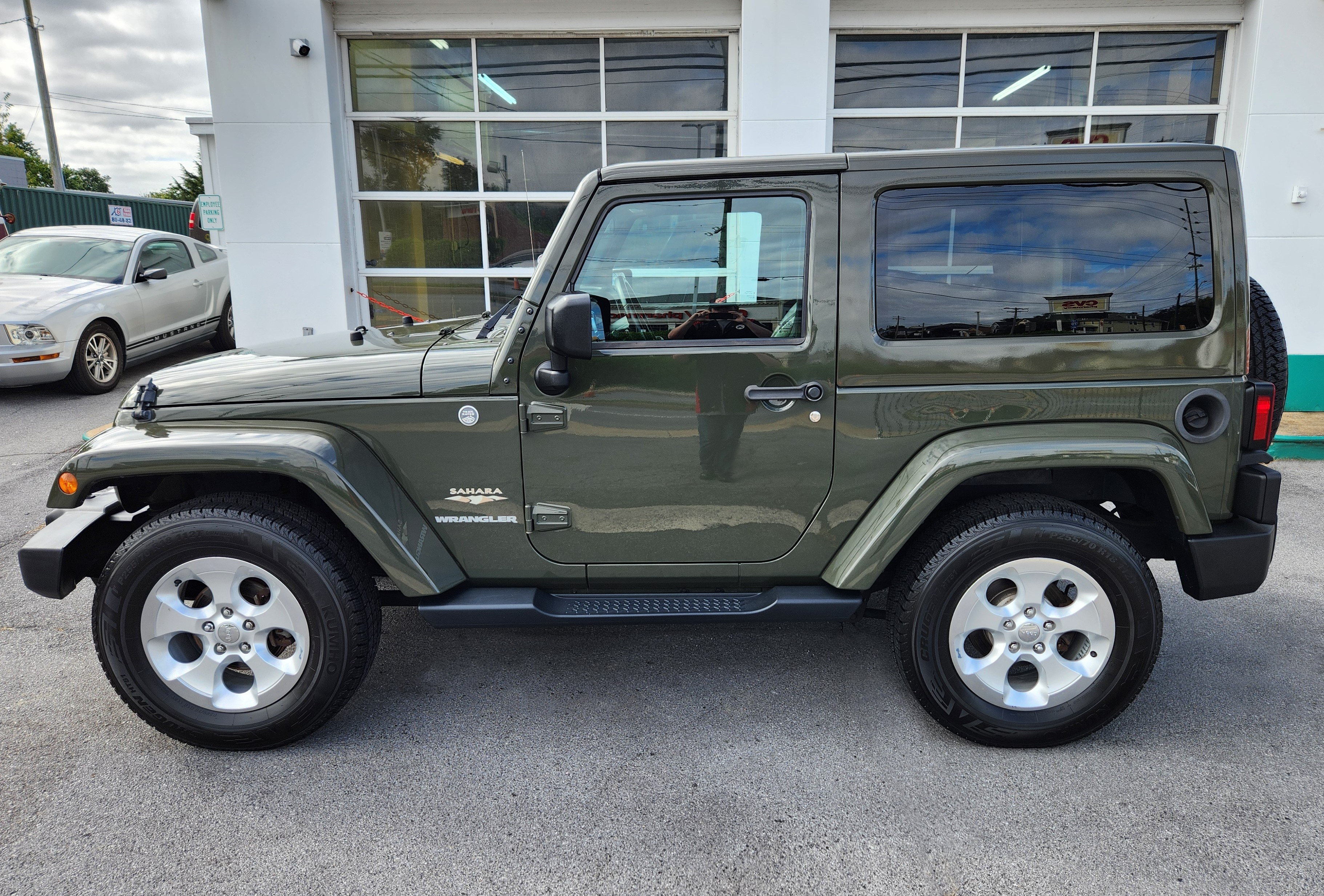 Used 2015 Jeep Wrangler 4WD Sahara image 8