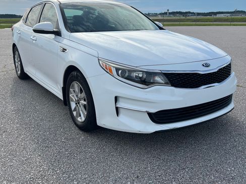 Used 2018 Kia Optima LX FWD image 1
