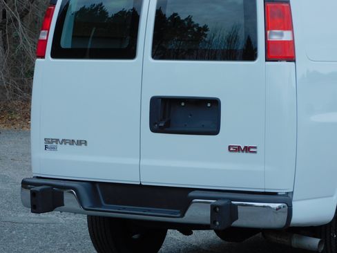 Used 2024 GMC Savana 2500 image 9