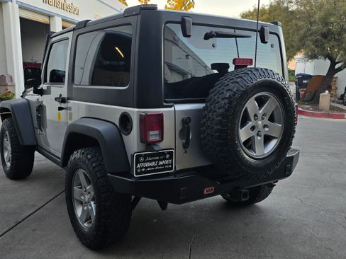 Used 2012 Jeep Wrangler Rubicon image 10