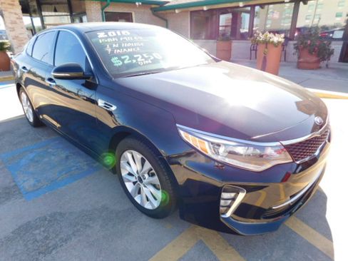 Used 2018 Kia Optima S image 2