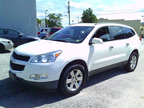 Used 2012 Chevrolet Traverse LT image 1