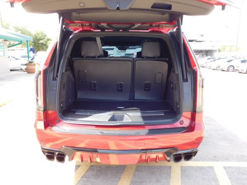 Used 2023 Cadillac Escalade V image 7