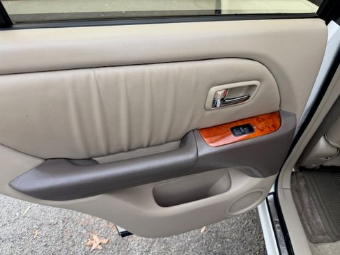 Used 2003 Lexus RX 300 image 9