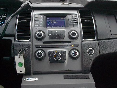 Used 2015 Ford Taurus image 15