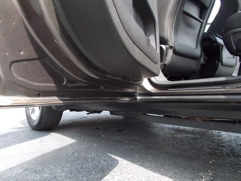 Used 2012 GMC Acadia AWD SLE image 18
