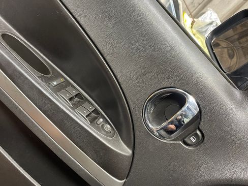 Used 2010 Chevrolet HHR LT image 5