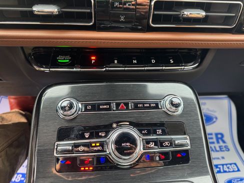 Used 2023 Lincoln Nautilus Reserve image 16