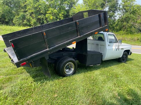 Used 1988 GMC Sierra 3500 2WD Regular Cab image 3