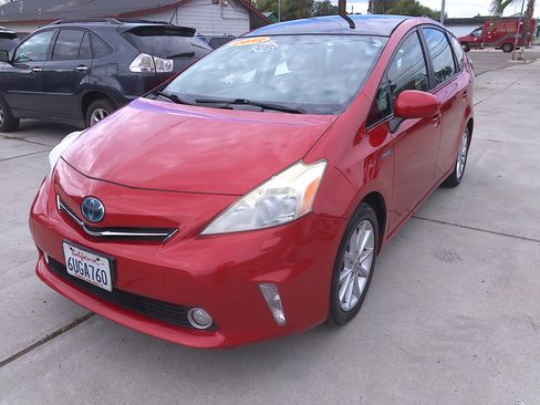Used 2012 Toyota Prius V Five image 2