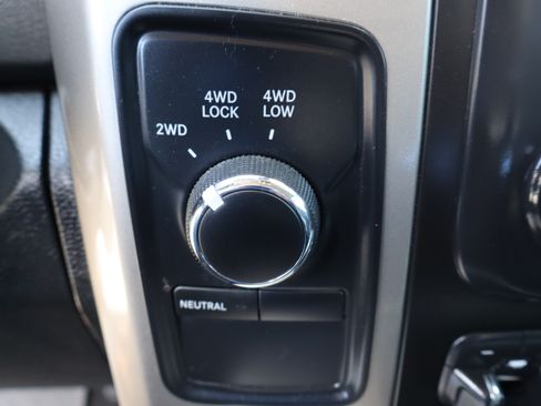 Used 2013 RAM 2500 SLT image 28