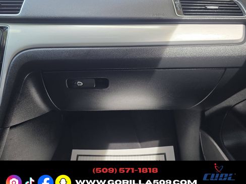 Used 2012 Volkswagen Passat TDI SE FWD image 13