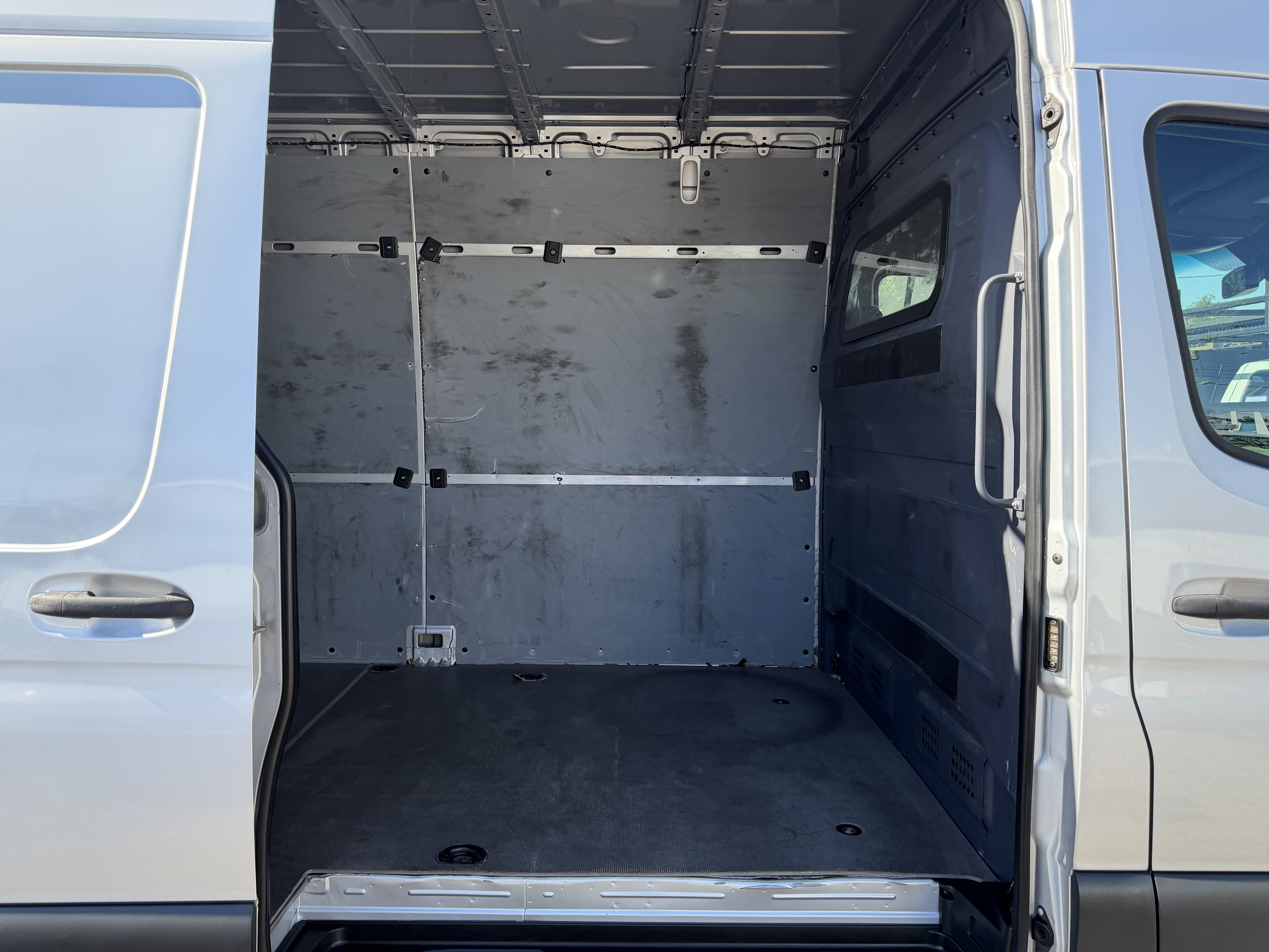 Used 2022 Mercedes-Benz Sprinter 2500 170 Cargo image 8