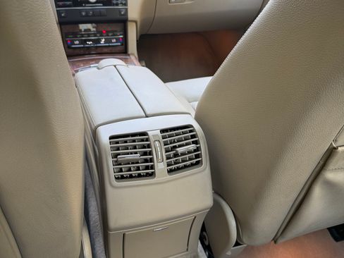 Used 2010 Mercedes-Benz E 350 image 26