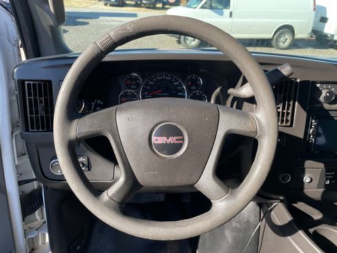 Used 2017 GMC Savana 3500 image 13