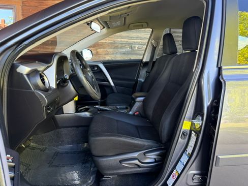 Used 2016 Toyota RAV4 AWD LE image 9