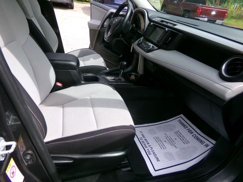 Used 2016 Toyota RAV4 XLE image 14