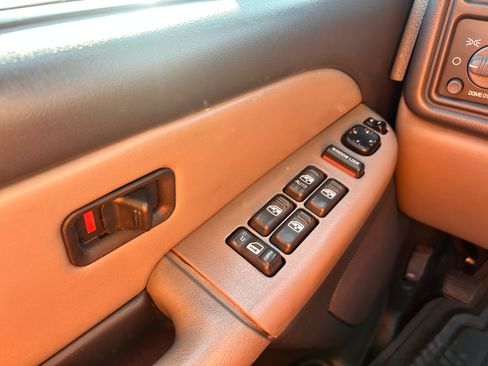 Used 2001 Chevrolet Suburban 2WD image 10