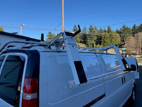 Used 2019 Chevrolet Express 2500 image 22