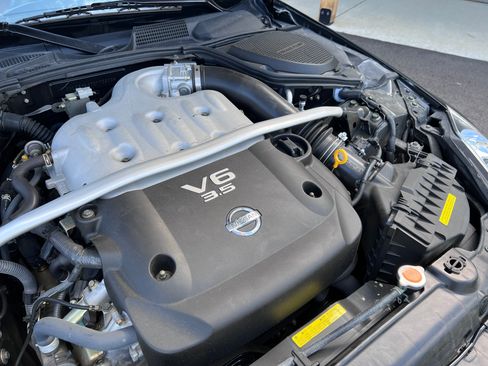 Used 2005 Nissan 350Z RWD image 28