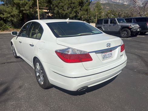 Used 2011 Hyundai Genesis 3.8 image 4
