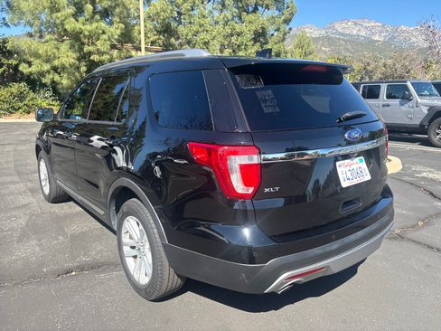 Used 2016 Ford Explorer XLT image 5