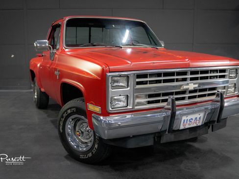 Used 1986 Chevrolet C/K Truck 1500 image 2