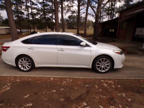 Used 2015 Toyota Avalon Limited image 4