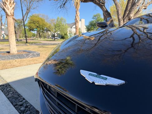 Used 2017 Aston Martin DB11 V12 Coupe RWD image 29
