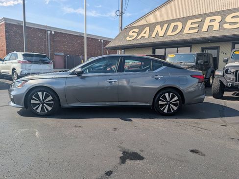 Used 2022 Nissan Altima 2.5 SV FWD image 2