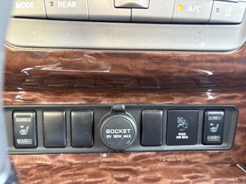 Used 2017 Nissan Armada SV image 21